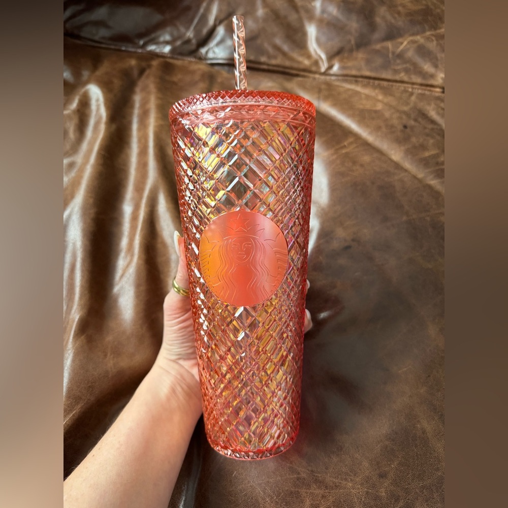 Starbucks holiday 2021
Limited Edition
Peach Jeweled 24oz Tumbler
